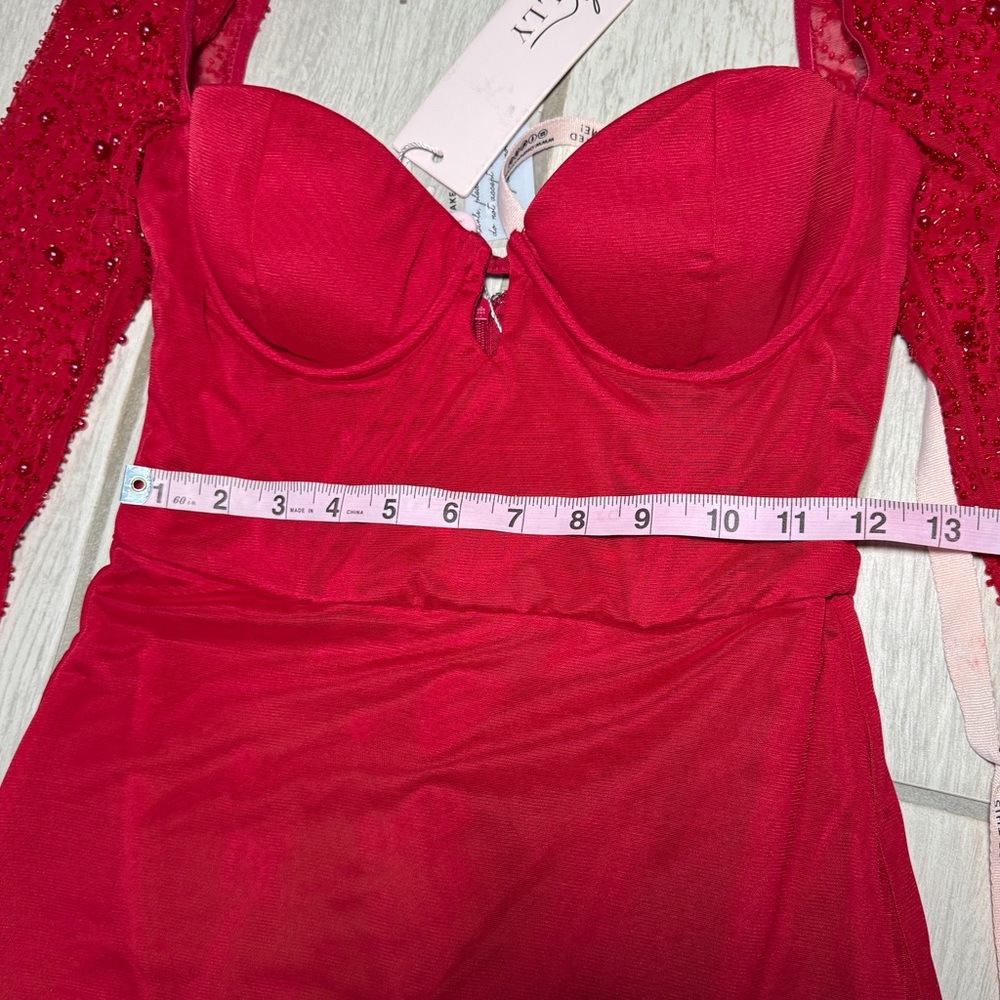 Elegant Red Evening Gown - Picture 6 of 11